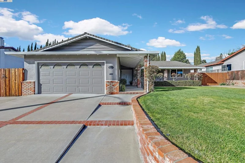 2704 Briarwood Dr, Livermore, CA 94551