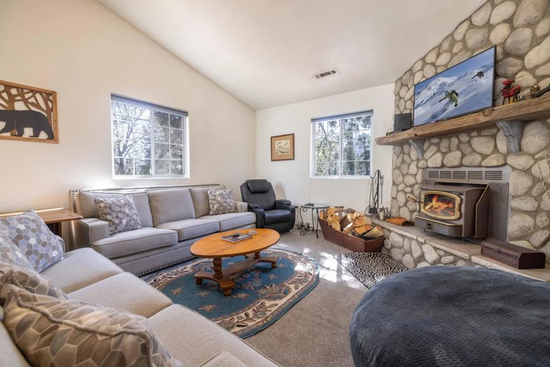 466 Spruce Lane, Sugarloaf, CA 92386