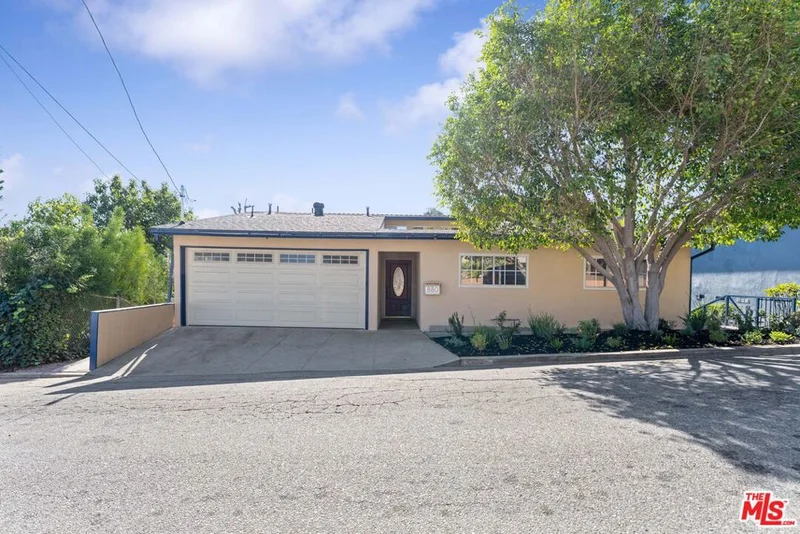 880 Oneonta Drive, Los Angeles, CA 90065