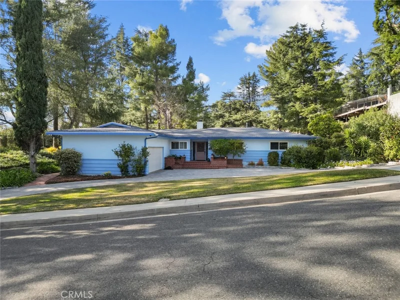 5223 Escalante Drive, La Canada Flintridge, CA 91011