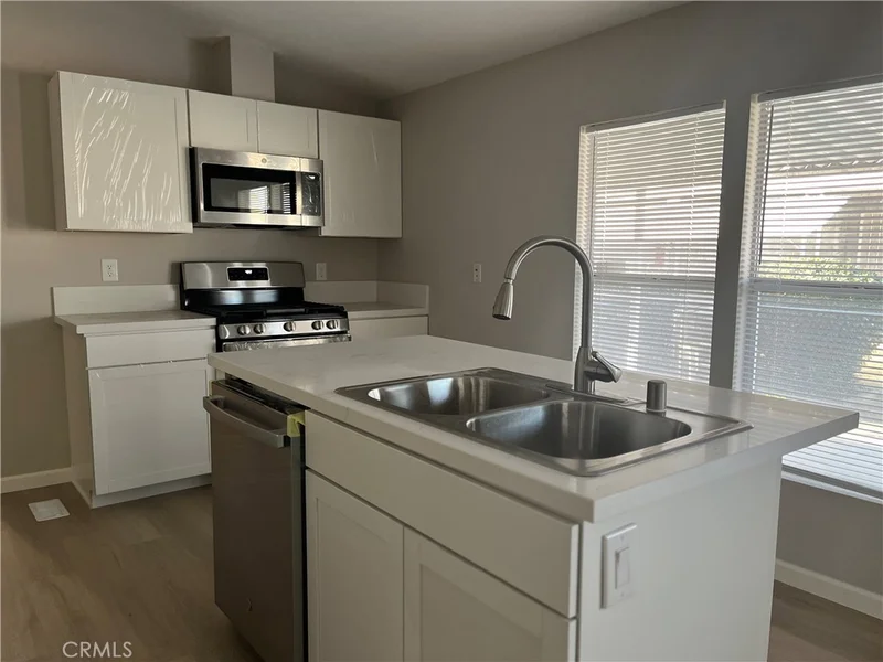 1015 S Lyon Avenue, Hemet, CA 92543