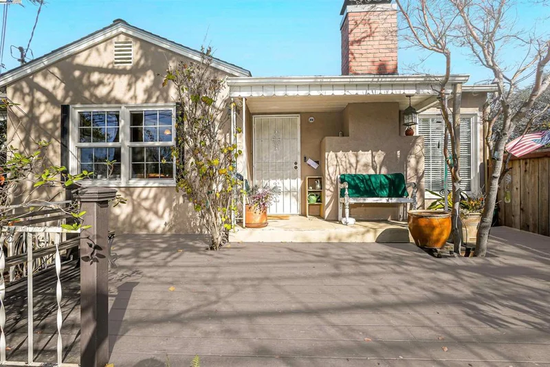 1856 E St, Hayward, CA 94541
