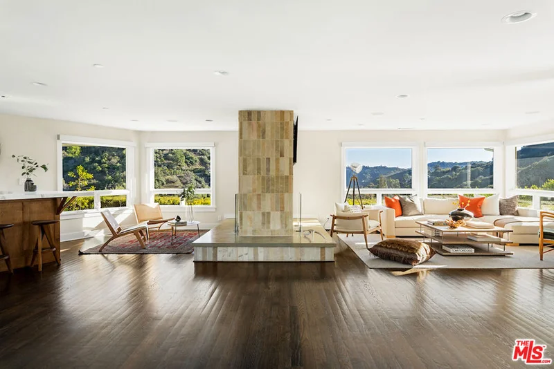 2547 Hutton Drive, Beverly Hills, CA 90210