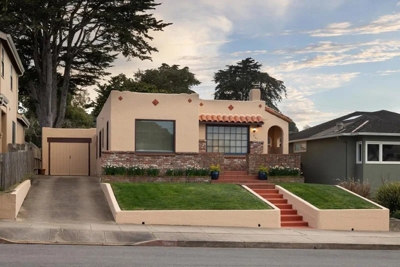461 Gibson Avenue, Pacific Grove, CA 93950