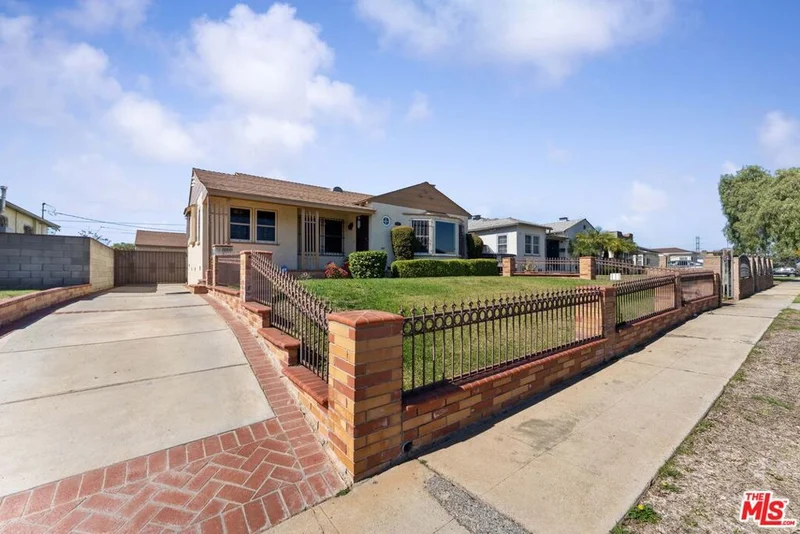 10215 S St Andrews Place, Los Angeles, CA 90047