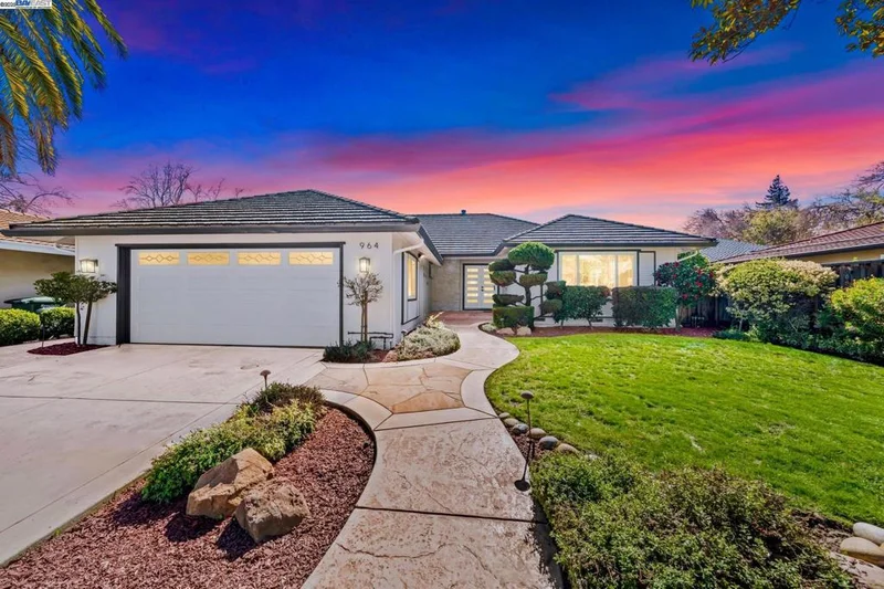 964 Erica Dr