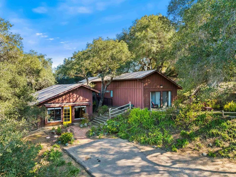 2745 Kauana Loa Drive, Escondido, CA 92029