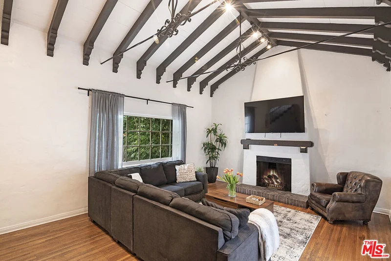 1135 S Crest Drive, Los Angeles, CA 90035