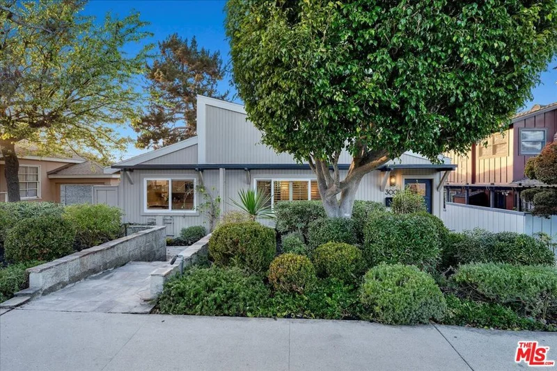 3001 N Valley Drive, Manhattan Beach, CA 90266