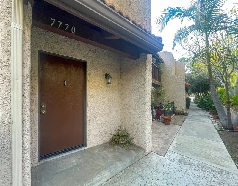 7770 Via Rosa Maria, Burbank, CA 91504