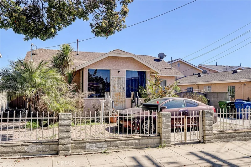 1036 N Fries Avenue, Wilmington, CA 90744