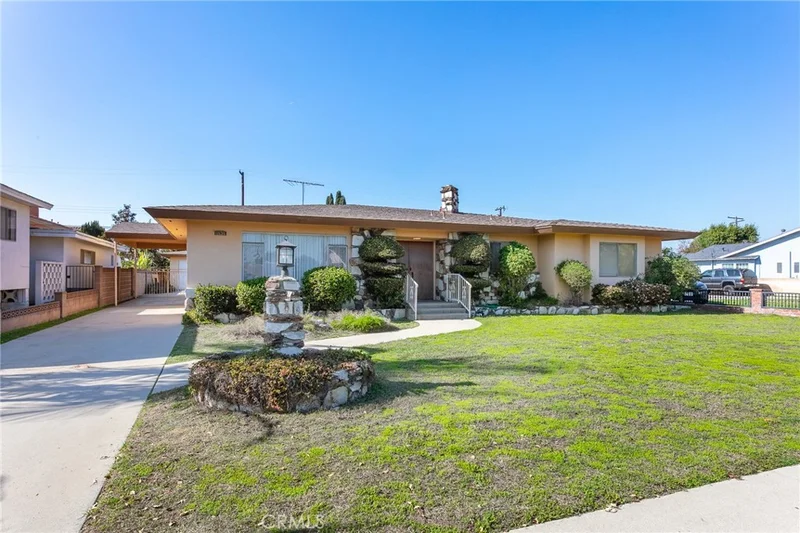 11535 Rives Avenue, Downey, CA 90241