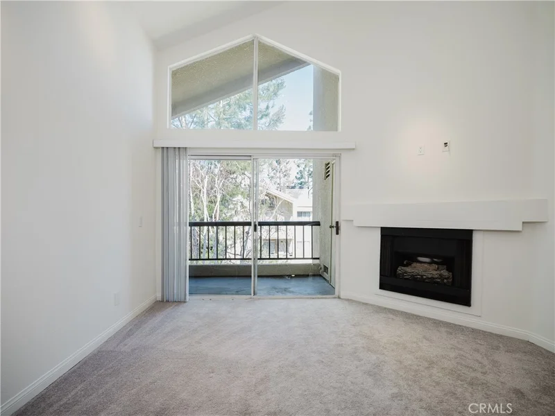 5520 Owensmouth Avenue 308, Woodland Hills, CA 91367
