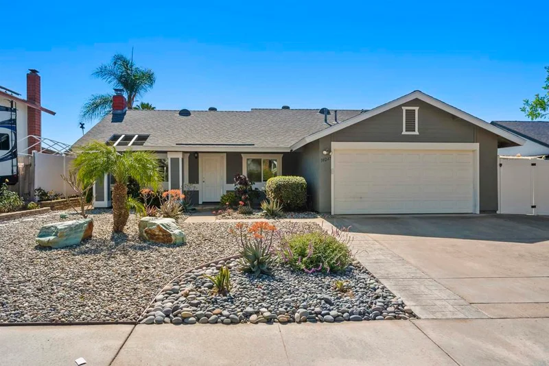 10247 Easthaven Dr, Santee, CA 92071