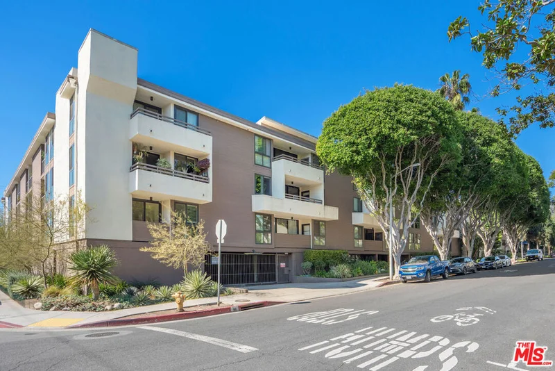 911 N Kings Road 318, West Hollywood, CA 90069