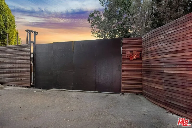 8576 Cole Crest Drive, Los Angeles, CA 90046