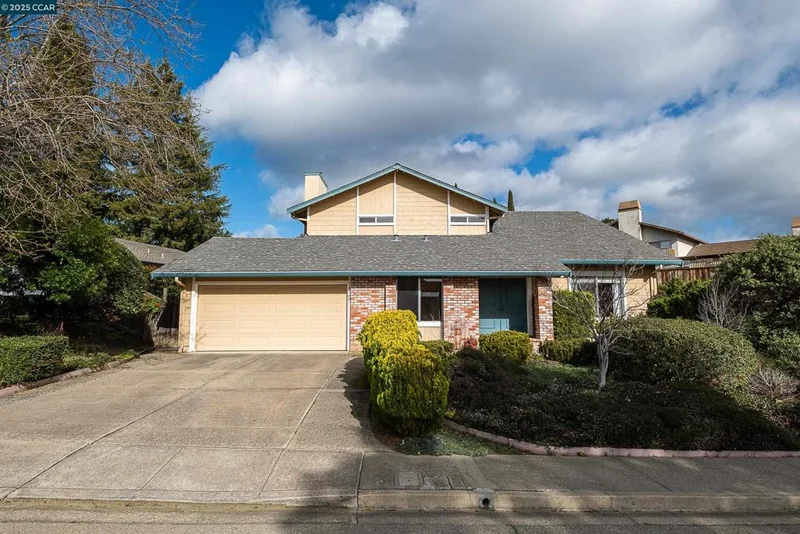 18748 W Cavendish Dr, Castro Valley, CA 94552