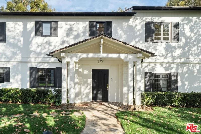 256 N Barrington Avenue, Los Angeles, CA 90049
