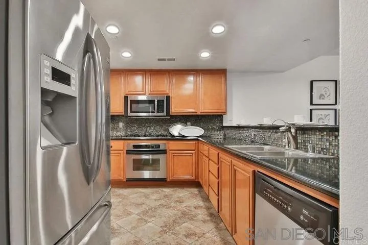 1501 India St 402 photo 2