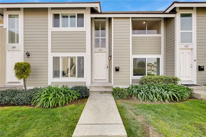 123 Oval Road 2, Irvine, CA 92604