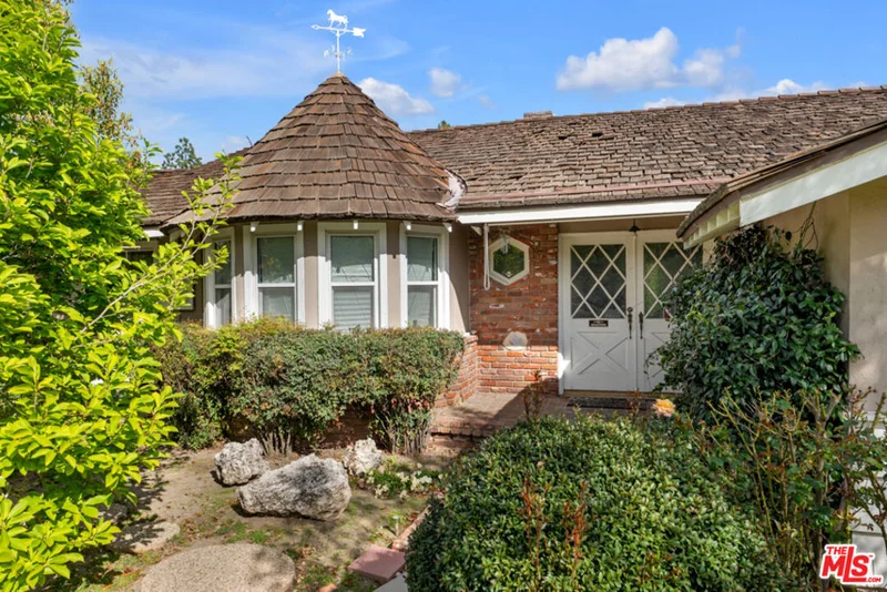 11230 Encino Avenue, Granada Hills, CA 91344