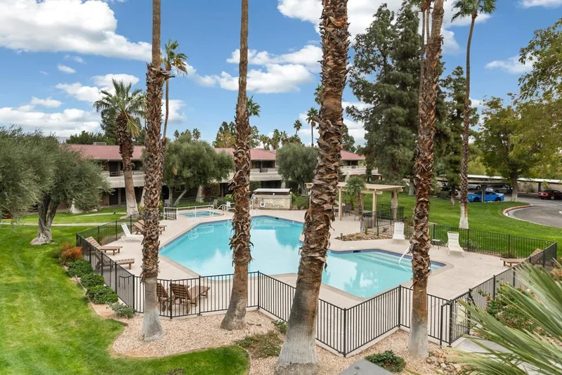 550 N Villa Court 208, Palm Springs, CA 92262