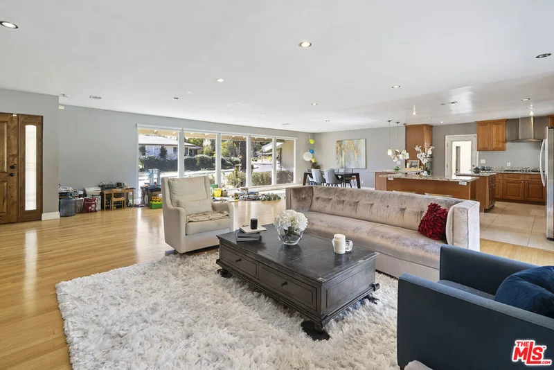 4636 Arriba Drive, Tarzana, CA 91356