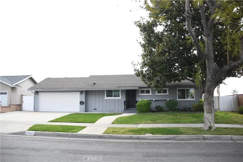 902 E Saint James Avenue, Orange, CA 92865