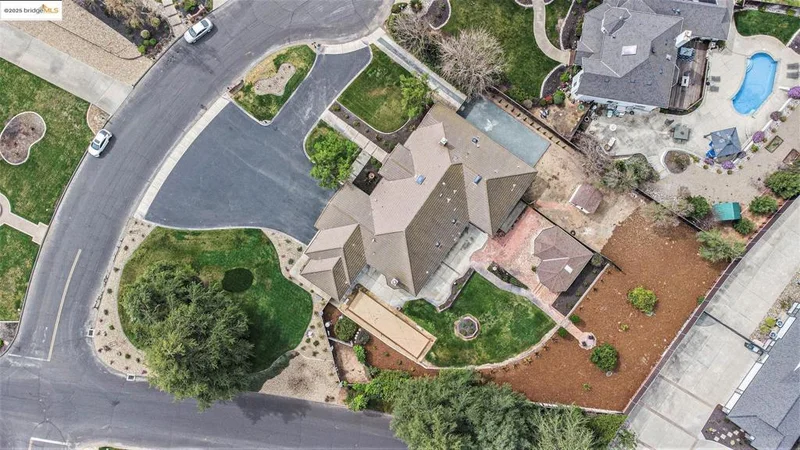 10 Madeira Ct, Oakley, CA 94561