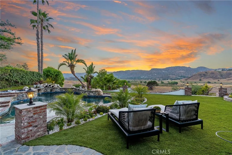 8815 Moorcroft Avenue, West Hills, CA 91304
