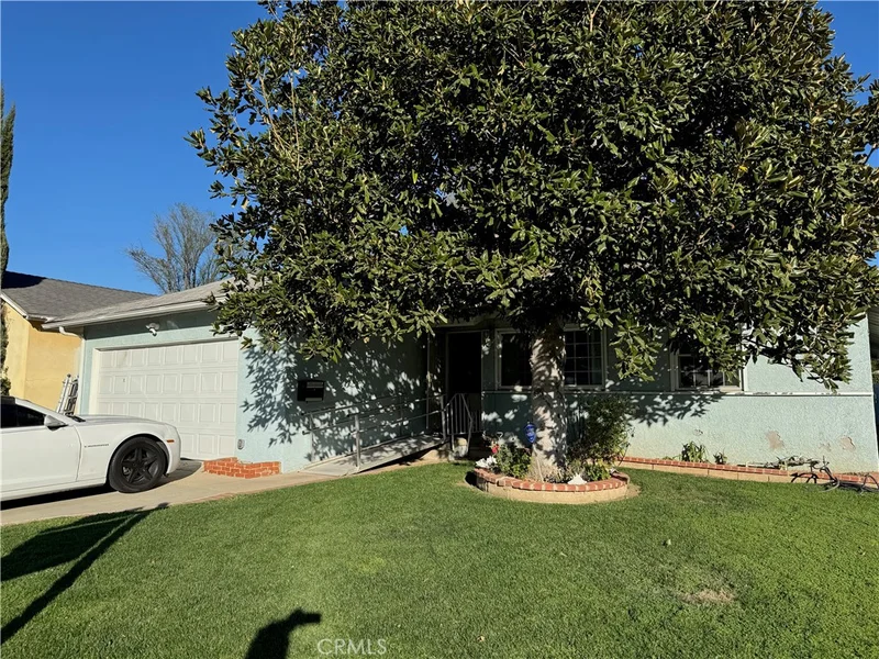 8512 Chimineas Avenue, Northridge, CA 91325