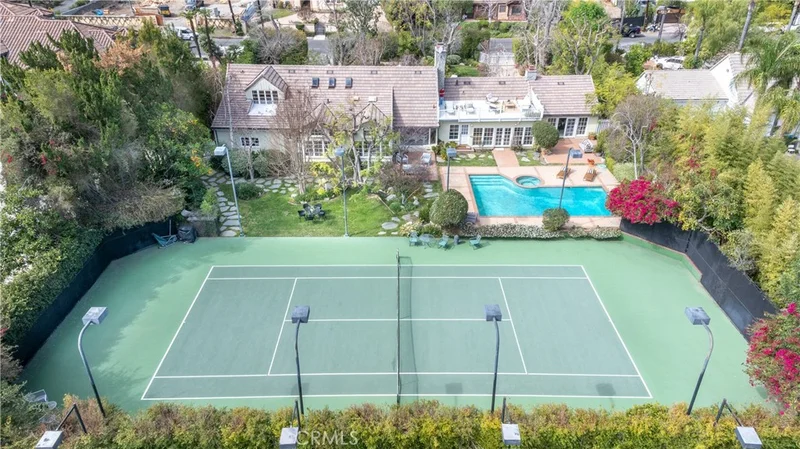 5500 Shirley Avenue, Tarzana, CA 91356
