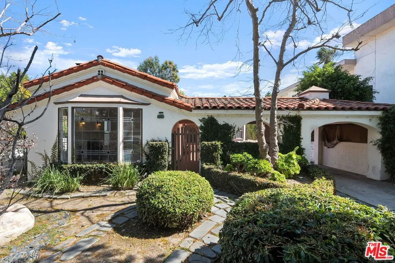 1904 S Shenandoah Street, Los Angeles, CA 90034
