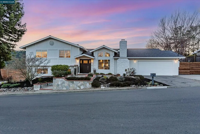 88 Shuey Dr, Moraga, CA 94556