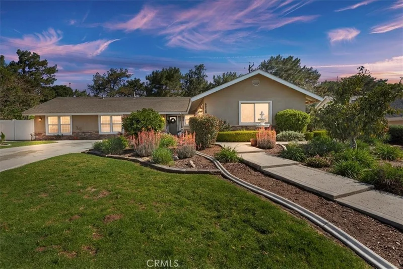 5220 Wonderland Drive, Jurupa Valley, CA 92509