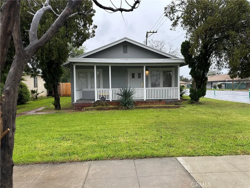 302 E Garland Avenue, Fresno, CA 93704
