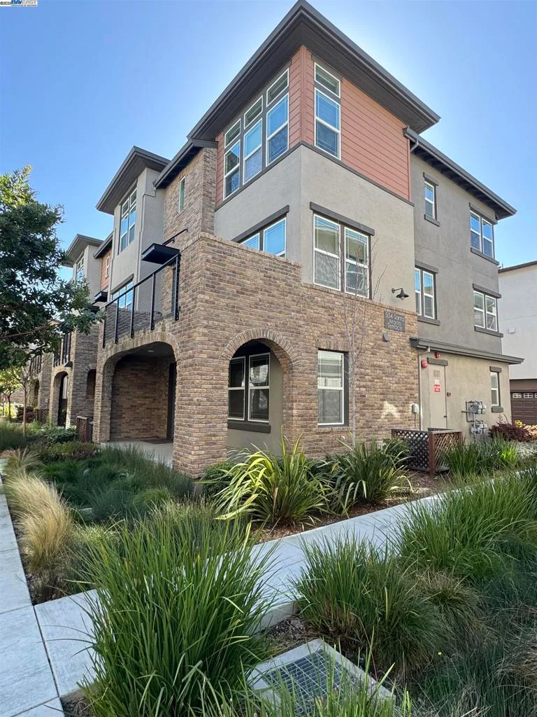 554 Santa Maria Ter 4, Sunnyvale, CA 94085-3591