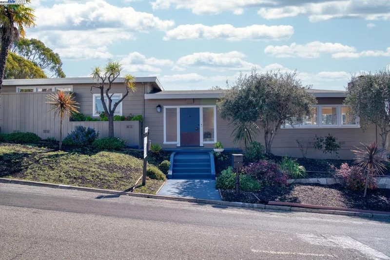 270 Estates Dr, Piedmont, CA 94611