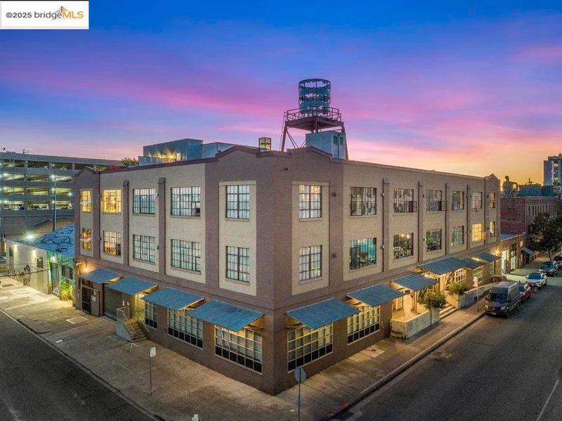 255 3rd St 310, Oakland, CA 94607