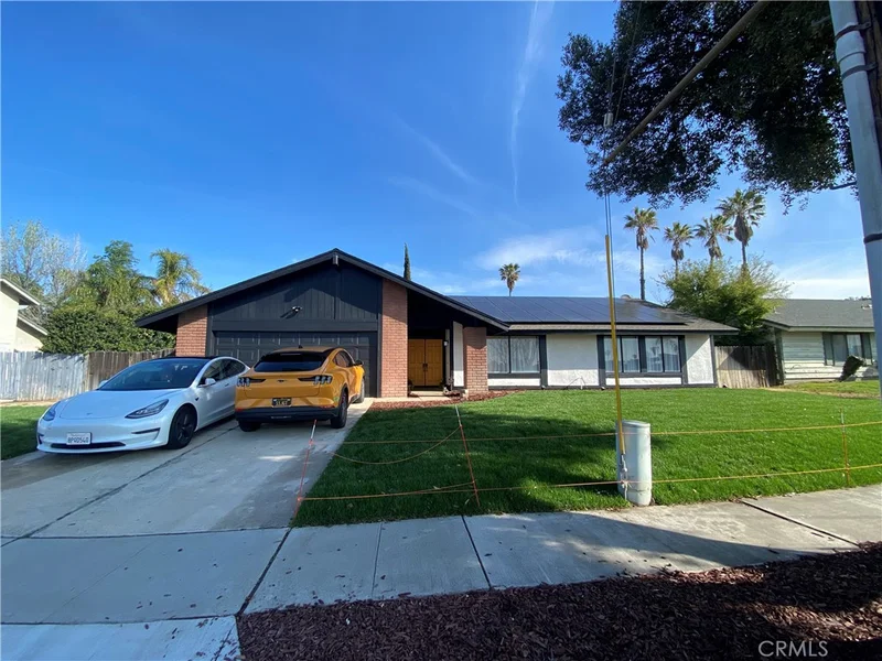 890 W Bohnert Avenue, Rialto, CA 92377