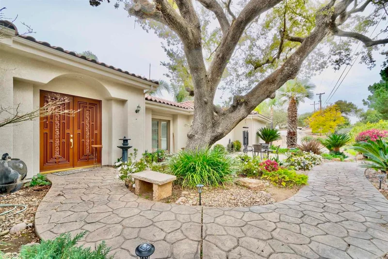 10459 Burned Oak Lane, Escondido, CA 92026