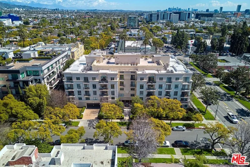 430 N Oakhurst Drive 202, Beverly Hills, CA 90210