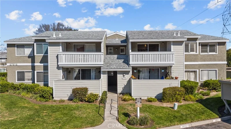27616 Susan Beth Way I, Saugus, CA 91350
