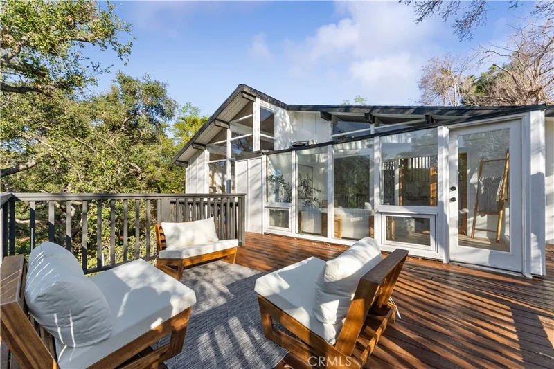 1240 Journeys End Drive, La Canada Flintridge, CA 91011