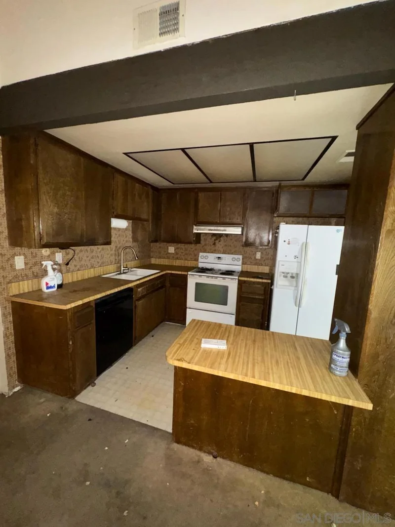10031 Nuerto Lane, Spring Valley, CA 91977