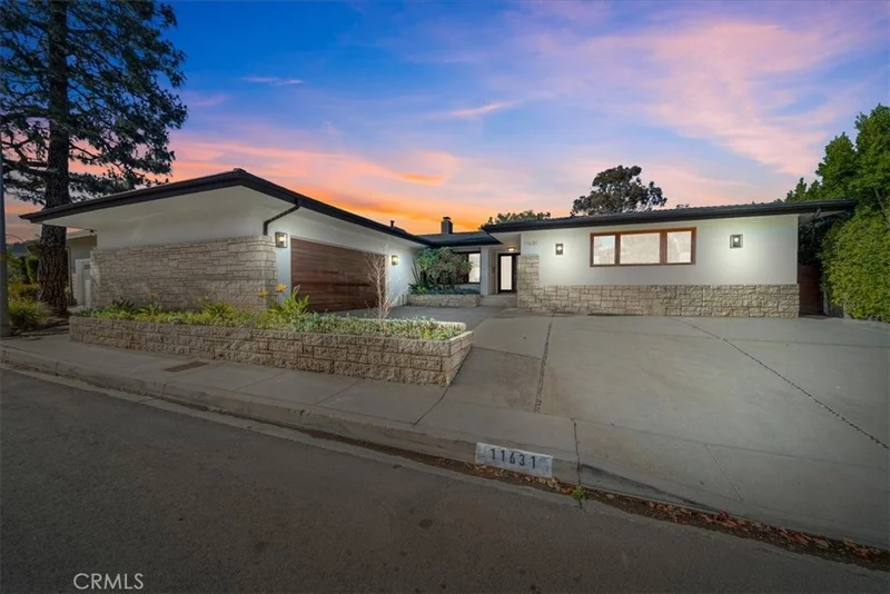 11631 Dona Alicia Place, Studio City, CA 91604