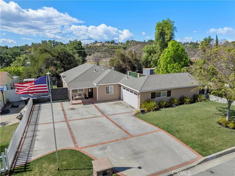 27233 Santa Clarita Rd, Saugus, CA 91350
