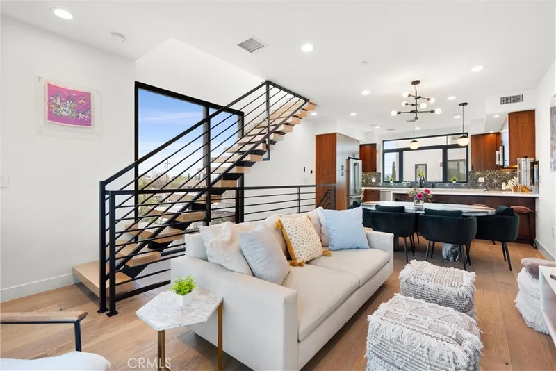 11300 Victory Boulevard, North Hollywood, CA 91606
