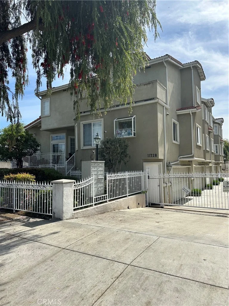11728 205th Street 2, Lakewood, CA 90715