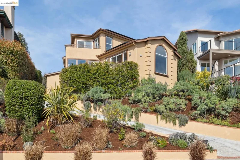6174 Contra Costa Rd, Oakland, CA 94618